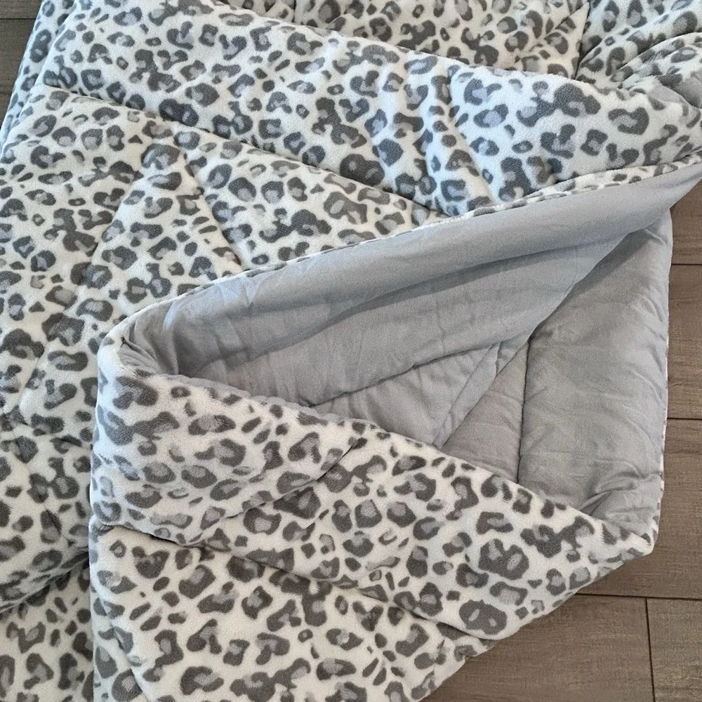 UGG Twin Comforter Grey Snow Leopard Print Bedding Set Quilted Standard Sham